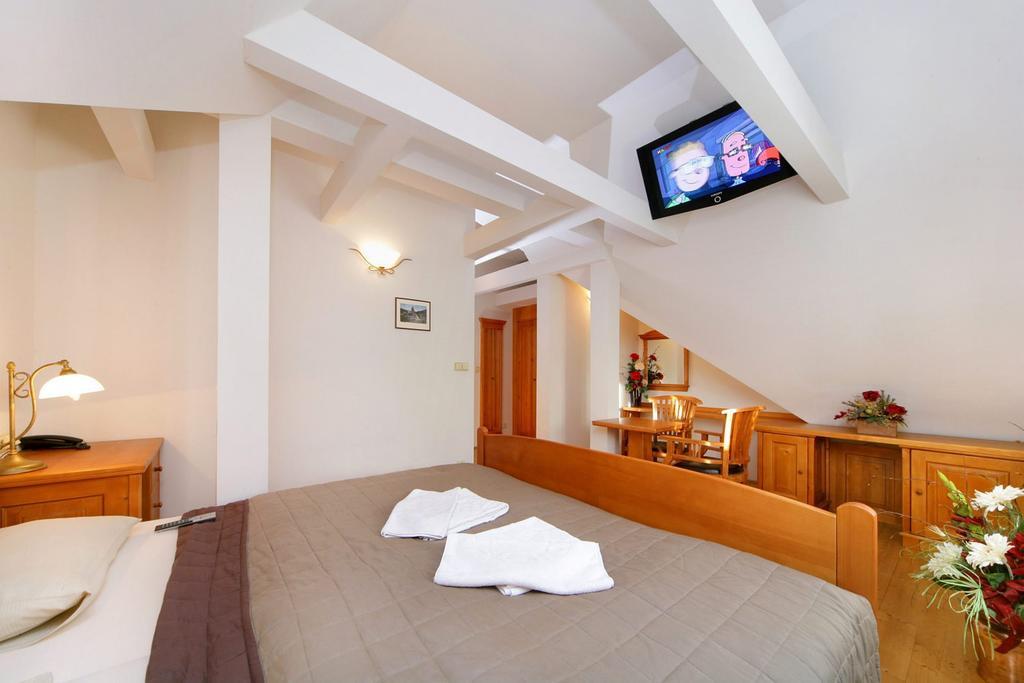 Hotel Pizzeria Belmonte Spindleruv Mlyn Room photo